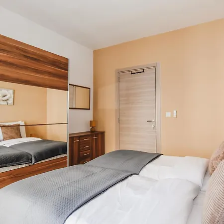 Διαμέρισμα Bh - Three Bedroom *