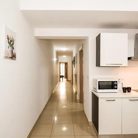 Bh - Three Bedroom 슬리에마