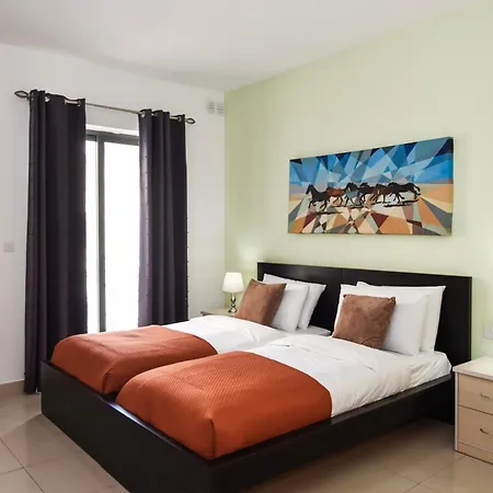 Bh - Three Bedroom Apartment *