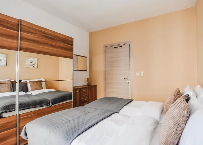 Apartment Bh - Three Bedroom *